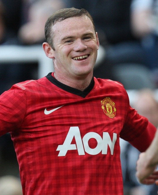 4. Wayne Rooney: Sau vụ “tống tiền” nổi tiếng hồi tháng 10/2010, Rooney trở thành một trong những cầu thủ được trả cao nhất Premier League. Anh dẫn đầu danh sách áo đấu bán chạy nhất của giải Ngoại hạng và có 2 thỏa thuận quảng cáo với Nike và EA Sports. 24 triệu USD/năm xem ra là đủ sống cả đời.
